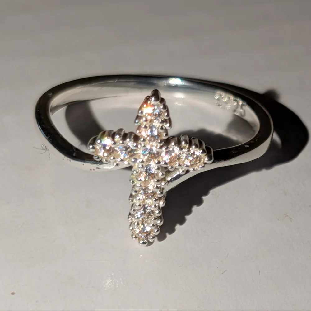 925 Sterling Silver Sparkling diamond Cross Design ring sz 7